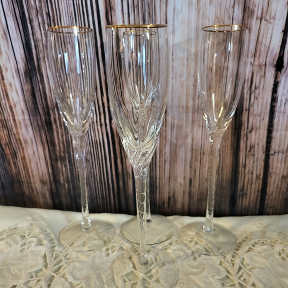 Lenox 4 Pieces Fluted Champagne Glasses With 22 Kt Gold Rim Twist  Stem - Picture 2 of 11